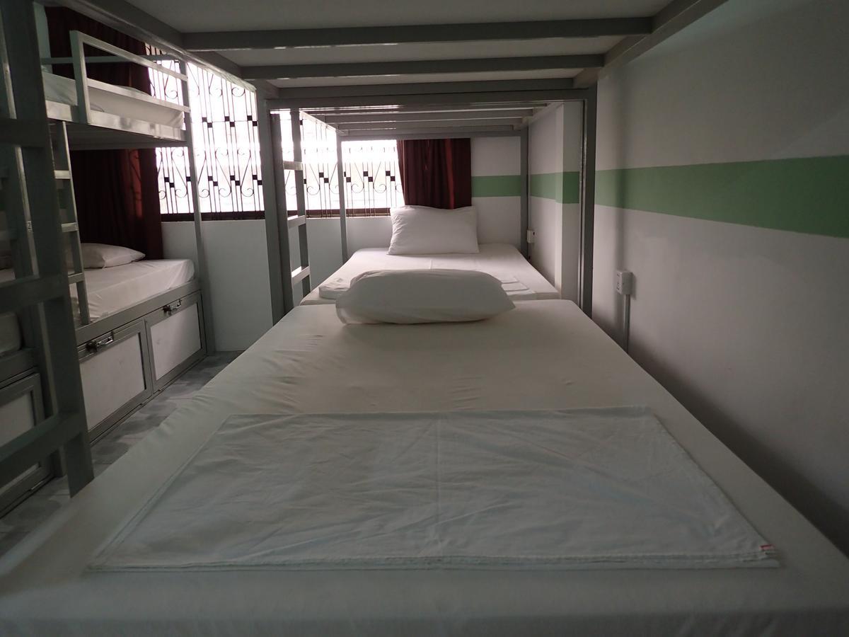 Lazy Gecko Guesthouse Phnom Penh Exterior foto